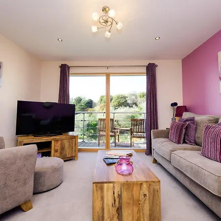 The Sands - Sea Front * Скарборо