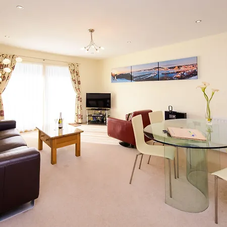 The Sands - Sea Front Скарборо