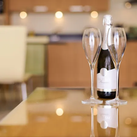 The Sands - Sea Front Скарборо