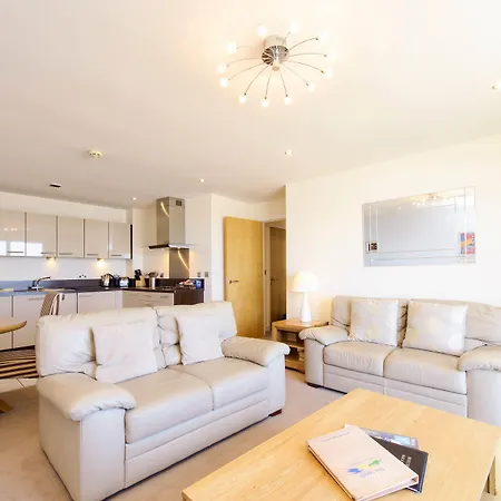 The Sands - Sea Front Скарборо