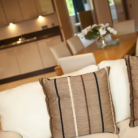 The Sands - Sea Front Скарборо