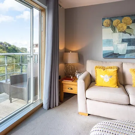 The Sands - Sea Front * Скарборо