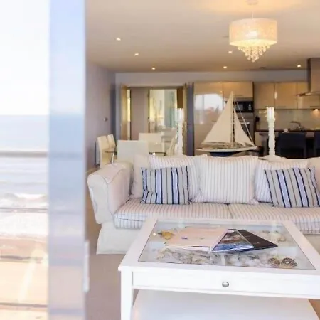 The Sands - Sea Front Otel *